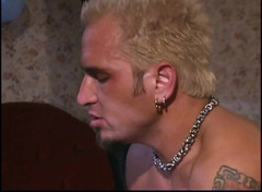 Cumming Soon: Vousatý chlápek olizuje kundičku úžasné blondýnky a šuká ji ve všech polohách