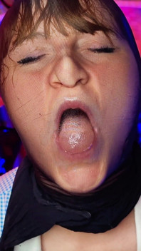 Spuckty suckjob, nylonkopf