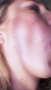 Madison vance: milf bollente in ufficio succhia il cazzo dopo il lavoro