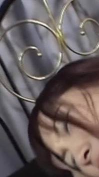 Zralá asijská milfka bere hluboké anální hračky tvrdě