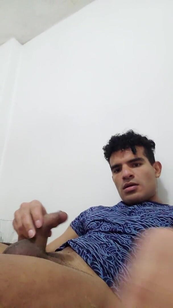 trebol_Jess: I jerk off nicely in my bed when I'm home...