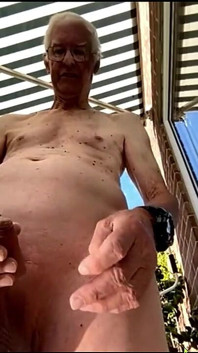 Naken Utomhus För Webbshow Cum Shot