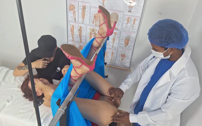FannySquirting: Dokter neukt de vrouw van cuckold in examenstoel!