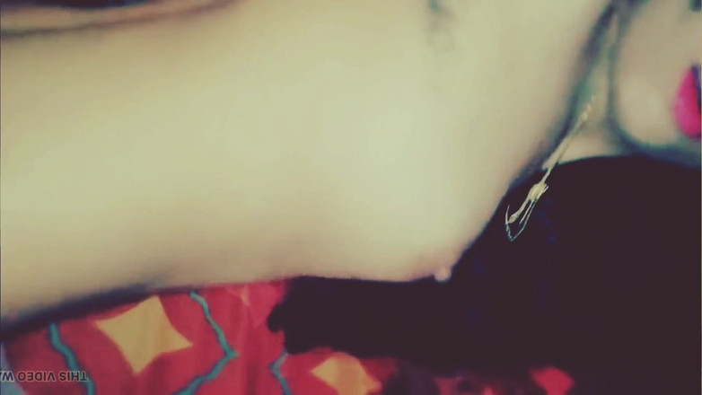 Hot Sis: लतिका डॉगी स्टाइल में चुदाई करती है और मुझे नग्न के साथ पूरा जोरदार सेक्स देती है