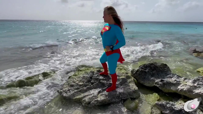 Mistress Pink Pearl: Supergirl bertemu octopus terhangat di Bonaire