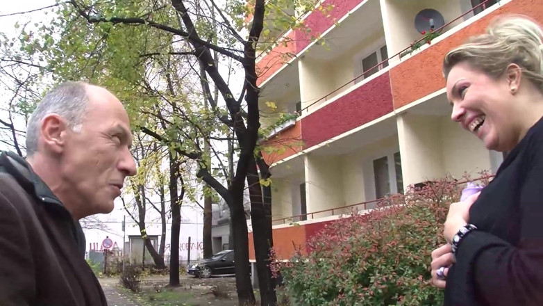 BBW Zone: İri güzel kadın sokakta sikiliyor