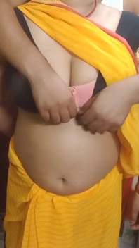 Indian Cute Bhabhi Having Romance