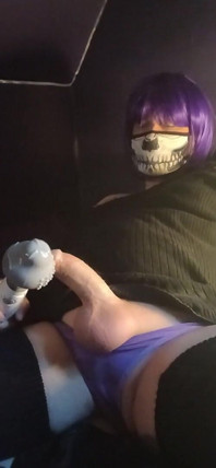 Explosivo orgasmo de massageador com Raven LeTrap