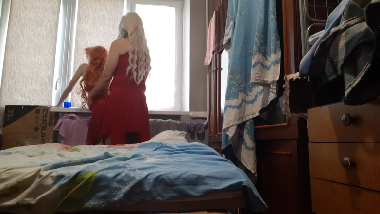 Lesbian-candys: Madrastra rubia seduce a la hijastra pelirroja y se la...
