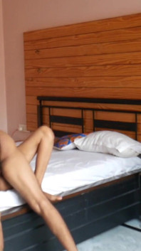 La ragazza indiana tradisce con il marito e viene scopata con l'ex ragazzo