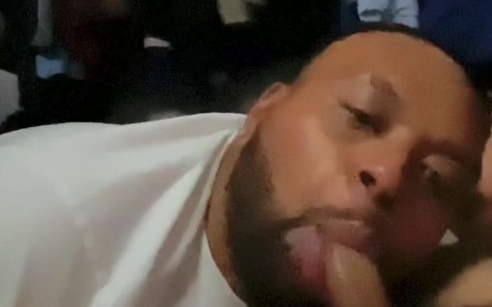 SloppyToppy: Suami straight teman mengundangku untuk menyembahnya