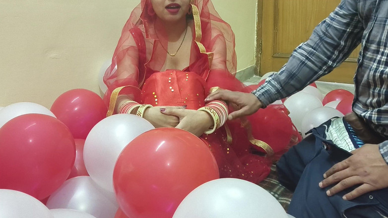 Hornycouple149: Перша ніч новоспеченої дезі красивої гарячої дружини, яку відтрахав чоловік