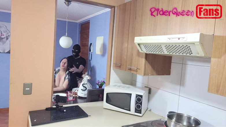 Riderqueen: Vidéos pour fans : un jeune homme masqué me baise dans...