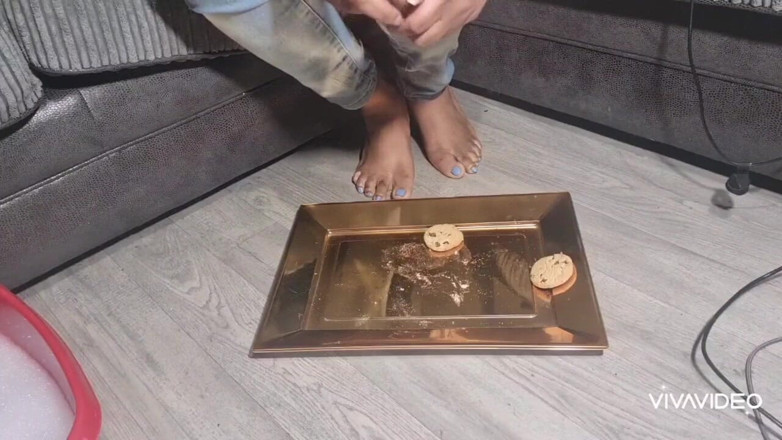 Simp to my ebony feet: feet food crush