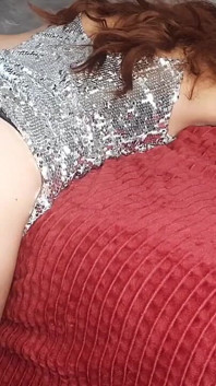 A esposa grava um vídeo para o marido. Porra entrou na buceta. a Coisa Real