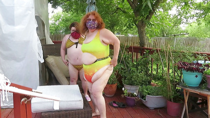 BBW nurse Vicki adventures with friends: Obě dívky krémová sestřička Vicki up