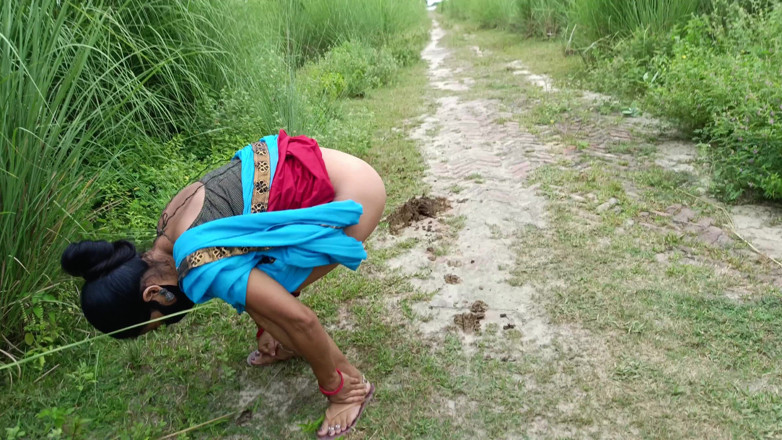 Asha Devi: Le beau-frère emmène sa belle-sœur sur le canal et la...