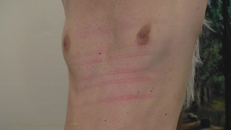 The Spanking Machine: Sissi7 Spanking Machine - Bičování prsou