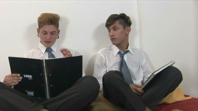Best French sex tapes bareback: Чувак трахає афтер коледж