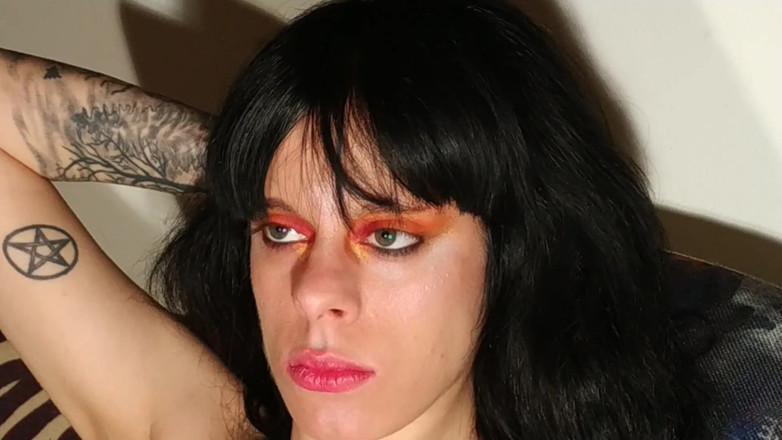 Beth Kinky: Je joue avec mon nez