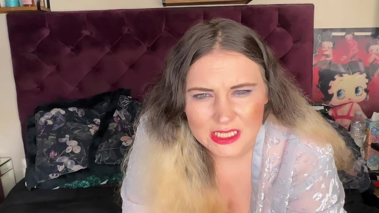 MissFFW: 흡연하는 동안 바늘 자지 패자를 징계하는 펨돔 비