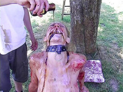 Horny Two really wet MILFs: Blonďatá děvka je pokryta jídlem venku