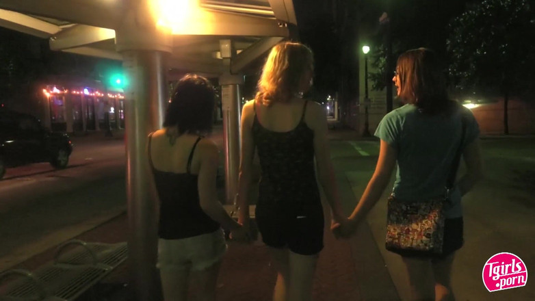 Tgirls Porn: 3つの10代のTGirls!