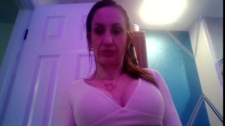 Zoey Portland: 남자가 보지를 보지 않을 때 보지를 문지르는 발정난 소녀