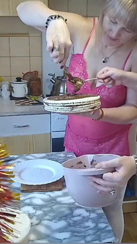 Saya membuat sarapan telanjang yang manis dengan teman berdada besar saya.