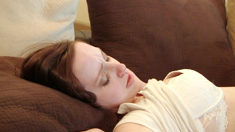 LesbianFantasies: Akcja lesbijek z chudą brunetką