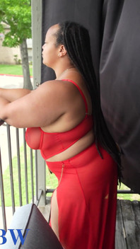 Cougar montel seksi memancut mani pada besar