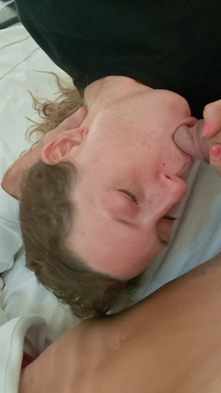 ScottishSweetie: Jag suger honom från mjuk till 9 tum, hans kuk är så...