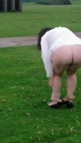 Julie Cunningham: Julie Cunningham, strip-tease dehors et pisse plus courte, collants et...