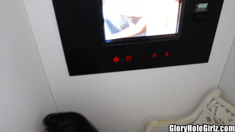 Glory Hole Girlz: Тату неохайна стриптизерка сука хлюпає пеніс, глоріхолі, мінети!