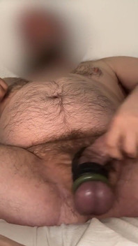 Masturbándome y eyaculando una gran carga