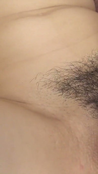 Onverzadigbare Aziatische milf zuigt elke pik die ze vindt
