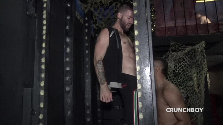 Bareback family club: Rudalo follada a pelo por Ricco Vega