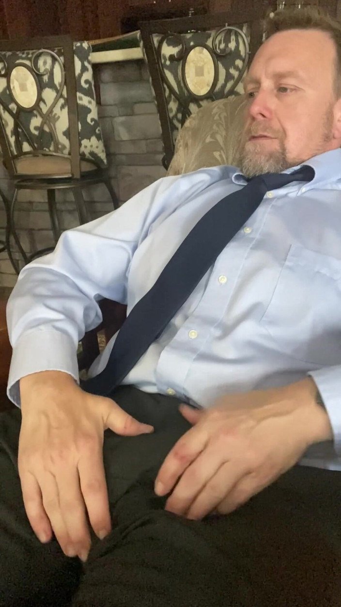 RealBigDill: Hung nevlastní syn kouří obrovskou nálož spermatu