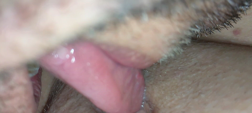 Creativeblondie: मेरी चूत को चाटा जा रहा है