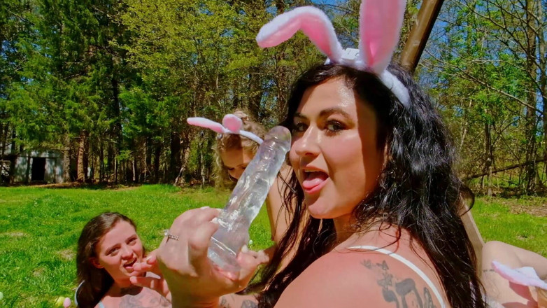 Josie Jaxxon: All girl velikonoční zajíček orgie v parku