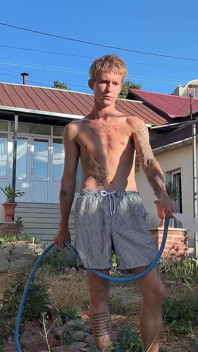 Bölüm 1 büyük yaraklı adam üvey babasının sevimli twink bahçıvanını sikiyor