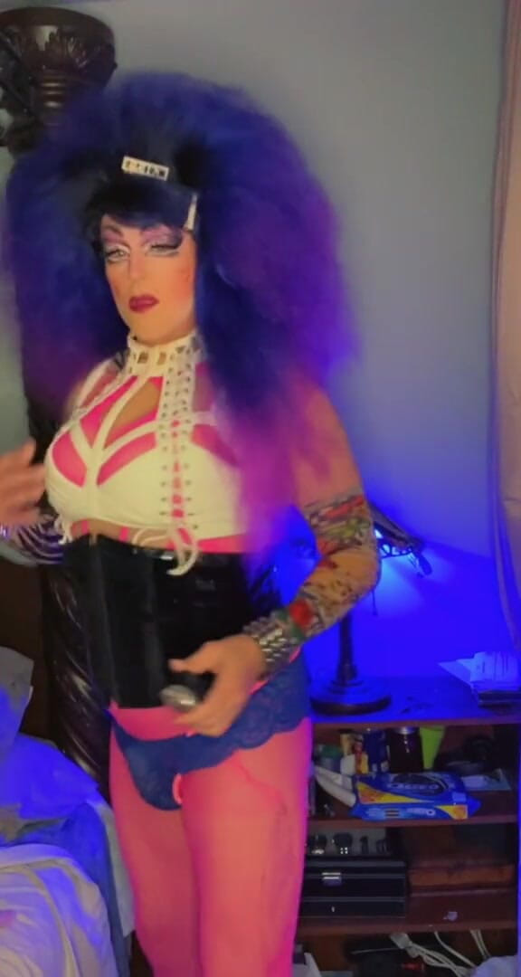 Shelly Robertss: Let me love you