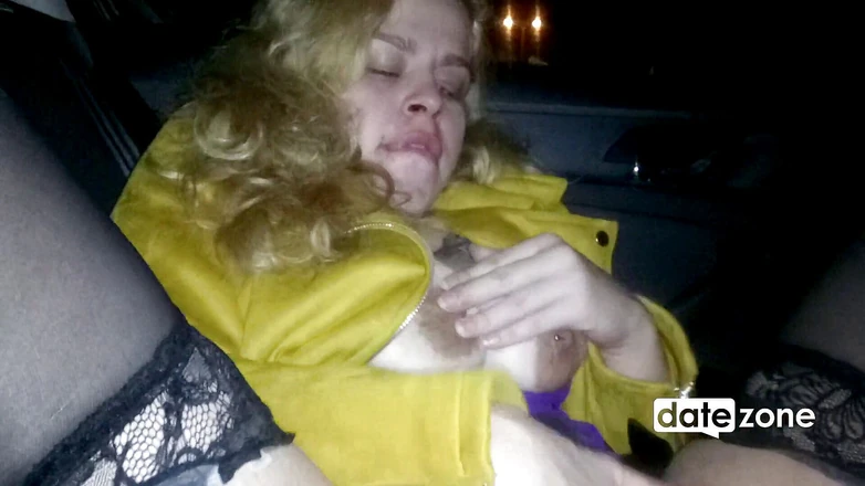 Datezone: Blowjob and fucking a blonde in the car