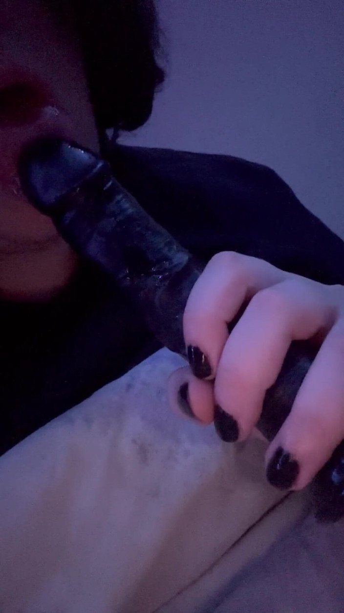 Sexualescape69: Смокче мій ділдо, отримуючи приємно і мокро