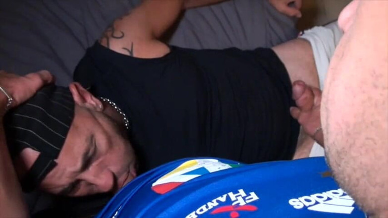 Gaybareback: Vykouřej mě a natáčím s telefonem sextape