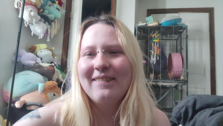 Lori Critter: Lori是一个非常的小妞
