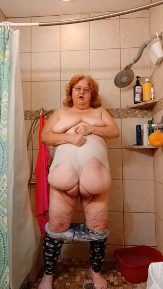 BBW nurse Vicki adventures with friends: Chết tiệt tôi đã đi tiểu quần của tôi?