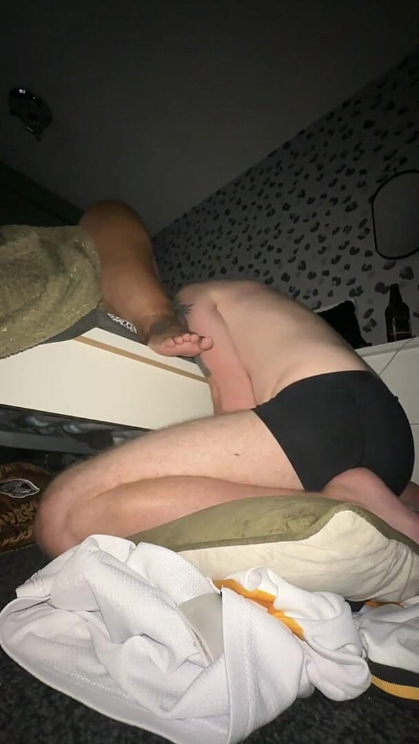 Horny Dom Wife Puts Slave Hubby on His Knees so He Can Worship Her Pussy (Filthy British couple) Horny Dom Wife Puts Slave Hubby on His Knees so He Can Worship Her Pussy (Filthy British couple)