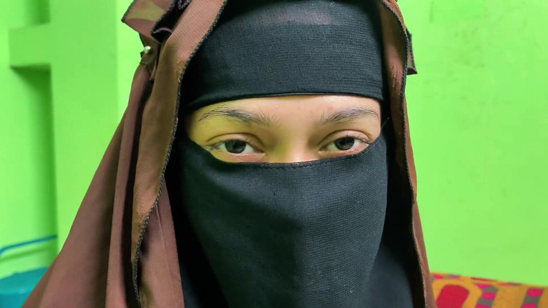 Riya Chowdhury: Niqab Hookup - Hot Asian Girl Shows Her Horny Guy Good...