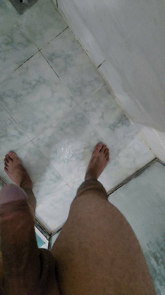 Lkdick8: Čůrání ve sprše